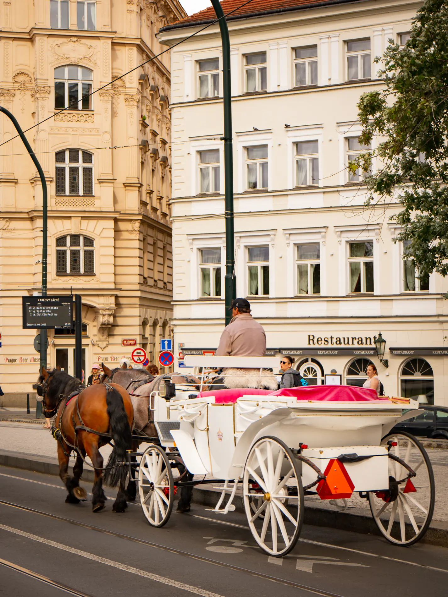 ÉPAINOS, Prague, September 2025